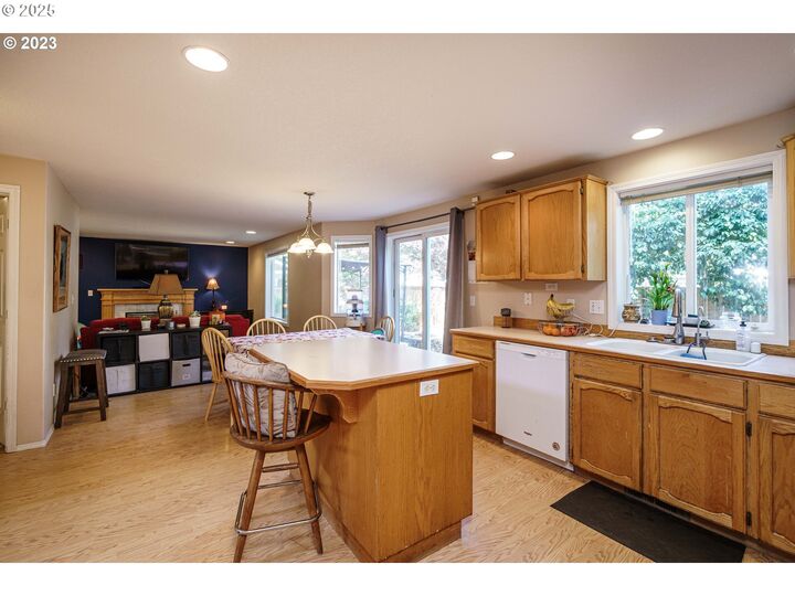 Property Photo:  1720 NE 12th St  WA 98604 