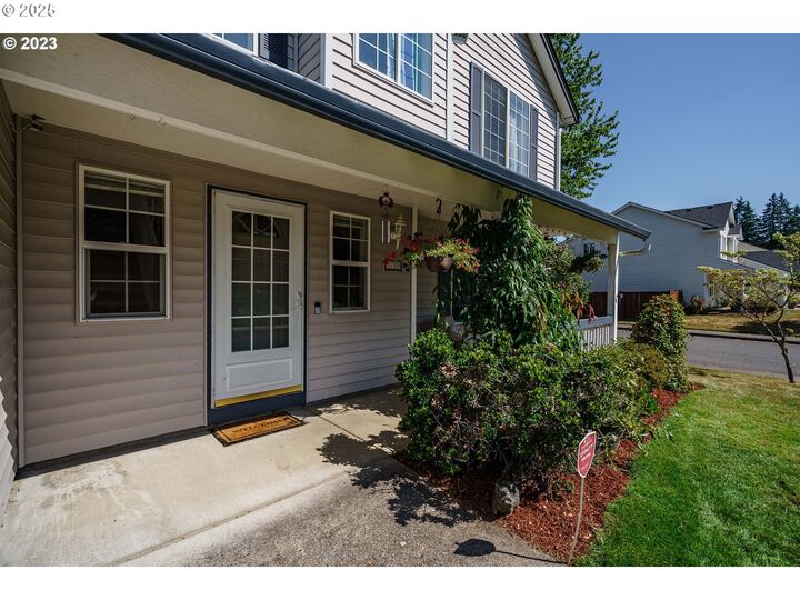 Property Photo:  1720 NE 12th St  WA 98604 