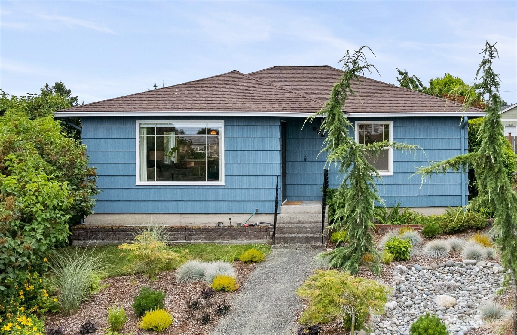 Property Photo:  926 W Tenth Street  WA 98363 