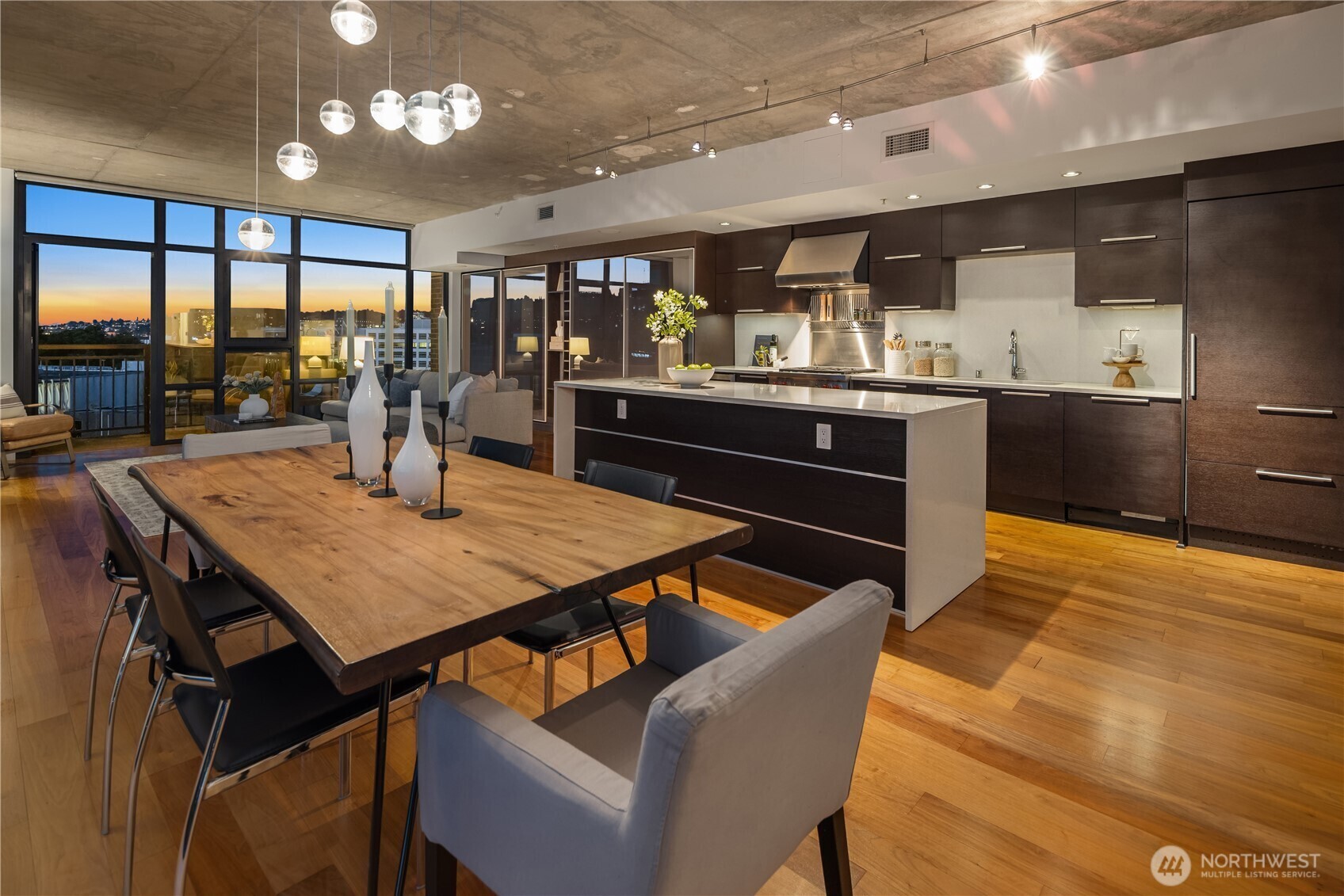 Property Photo: 2911 2nd Avenue 1120 WA 98121
