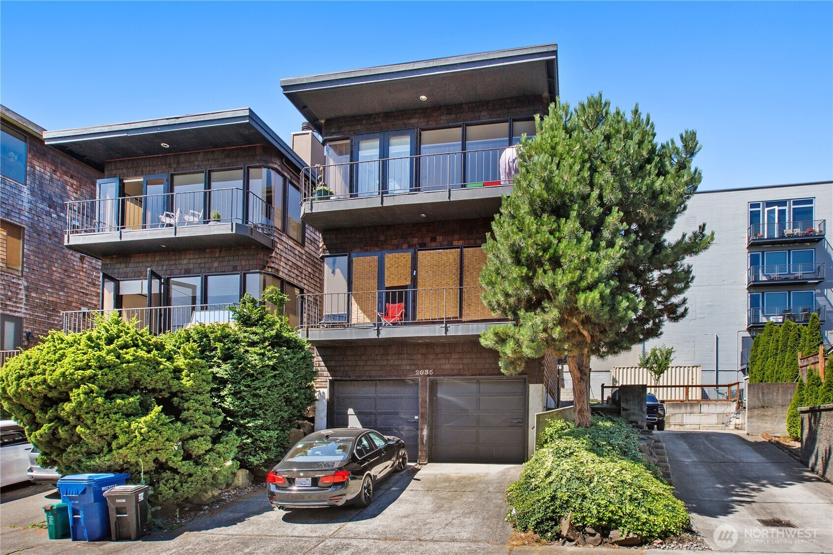 Property Photo: 2035 Waverly Place N WA 98109