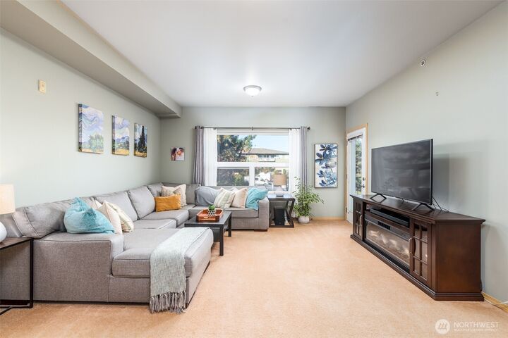 Property Photo: 512 Darby Drive 213 WA 98226