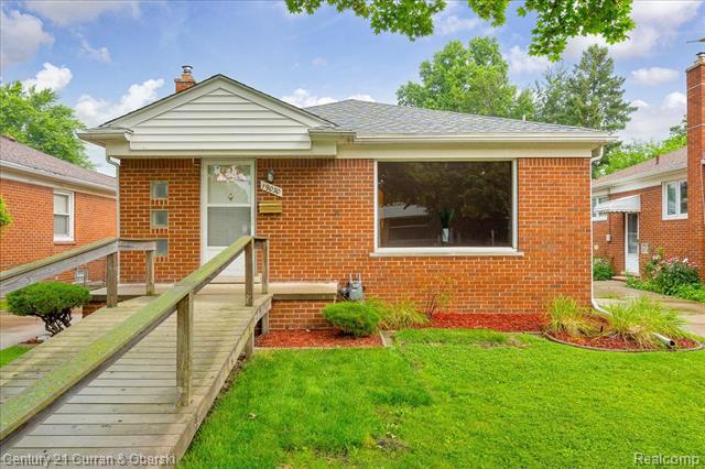 19030 Champaign Road  Allen Park MI 48101 photo
