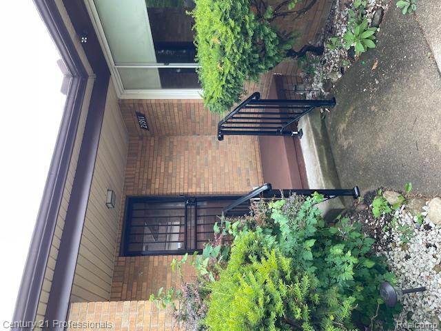 Property Photo:  21911 Kenosha Street  MI 48237 