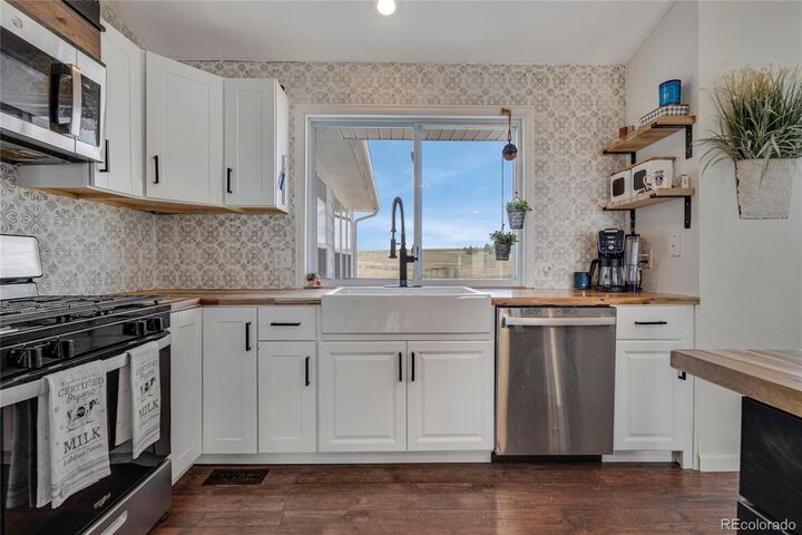 Property Photo:  45523 Sun Country Drive  CO 80107 