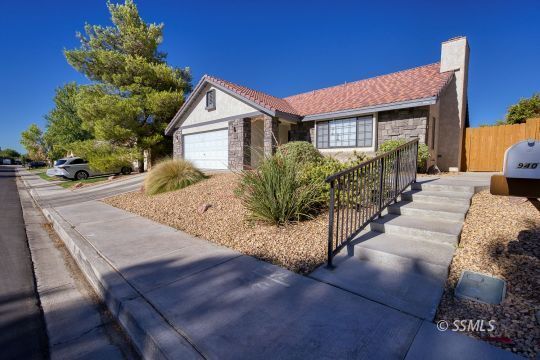 Property Photo: 934 Roosevelt St CA 93555