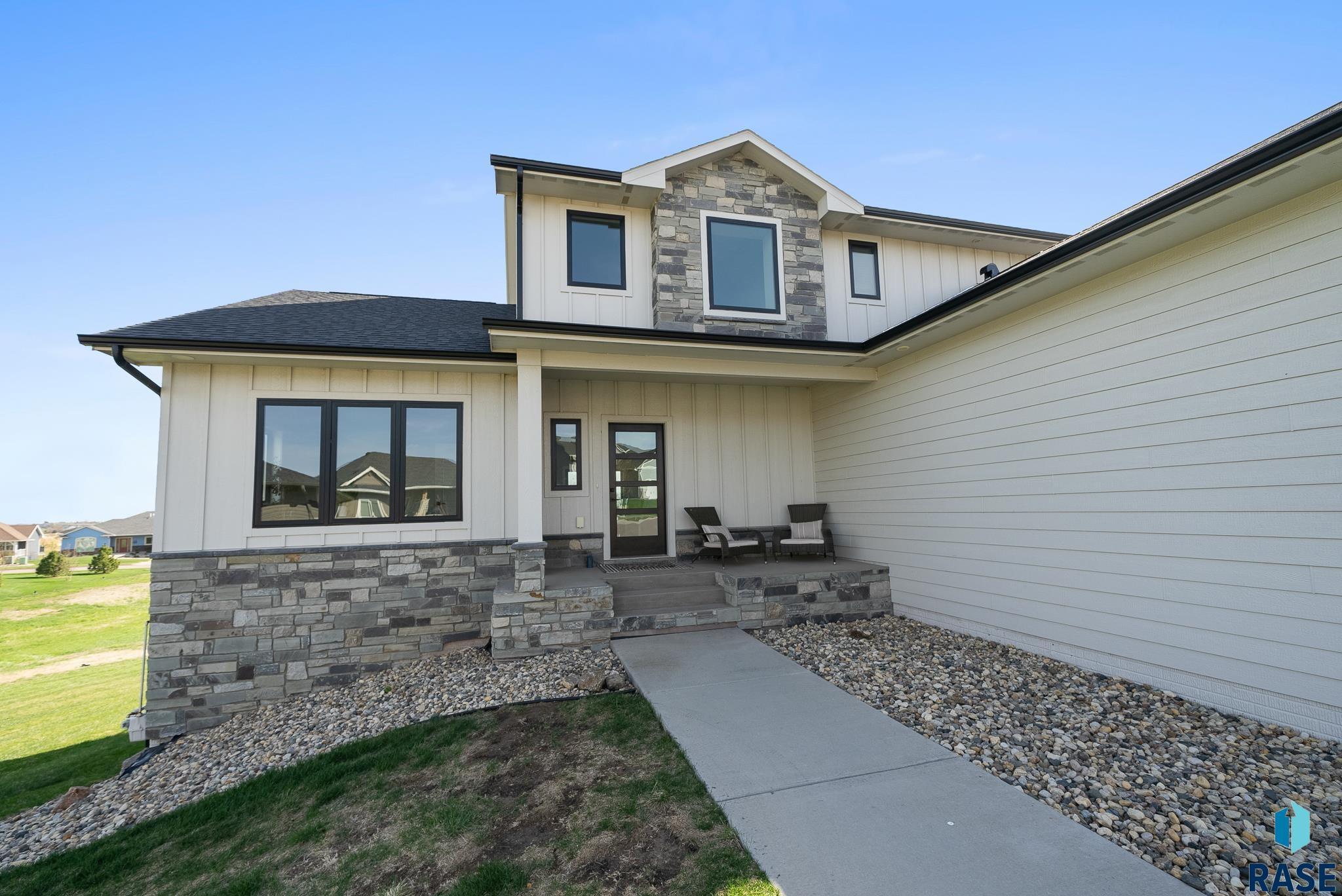 Property Photo: 2002 S Meadowview Cir SD 57110