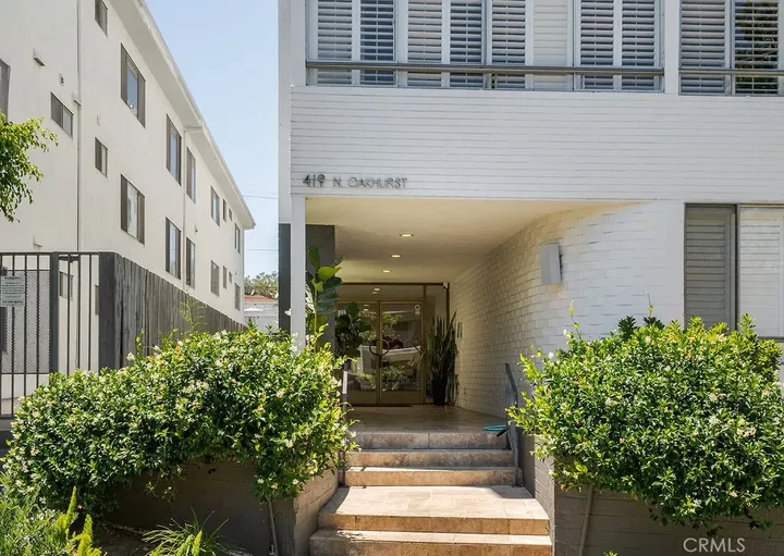 Property Photo: 419 N Oakhurst Drive 102 CA 90210