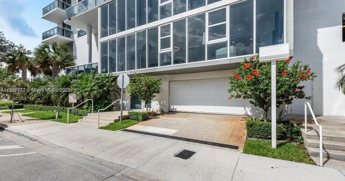 Property Photo: 600 NE 27th St 105 FL 33137