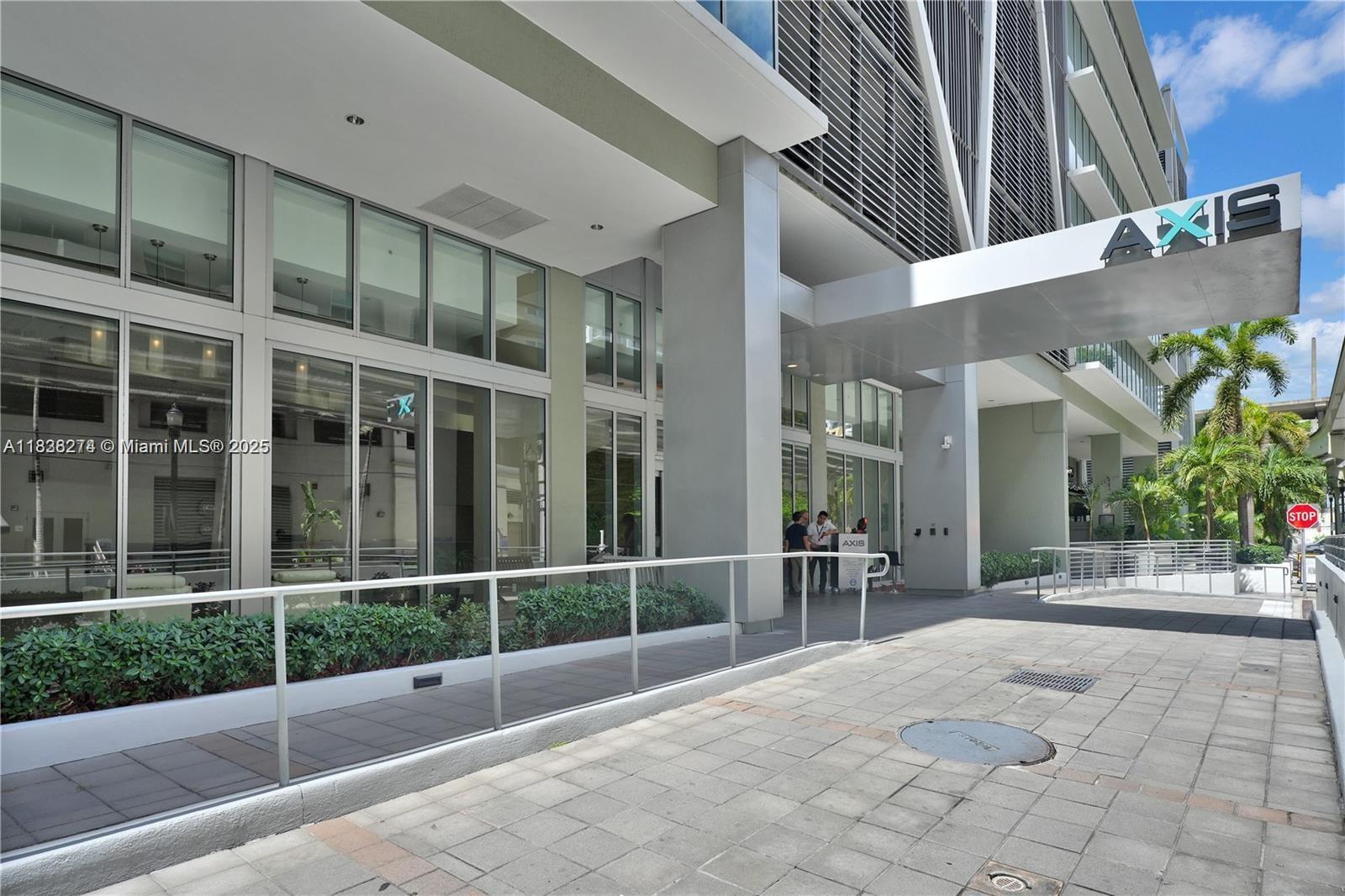 Property Photo: 1111 SW 1st Ave 2823-N FL 33130