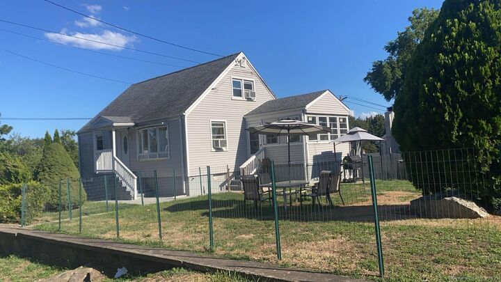 Property Photo:  15 Edwards Street  CT 06606 