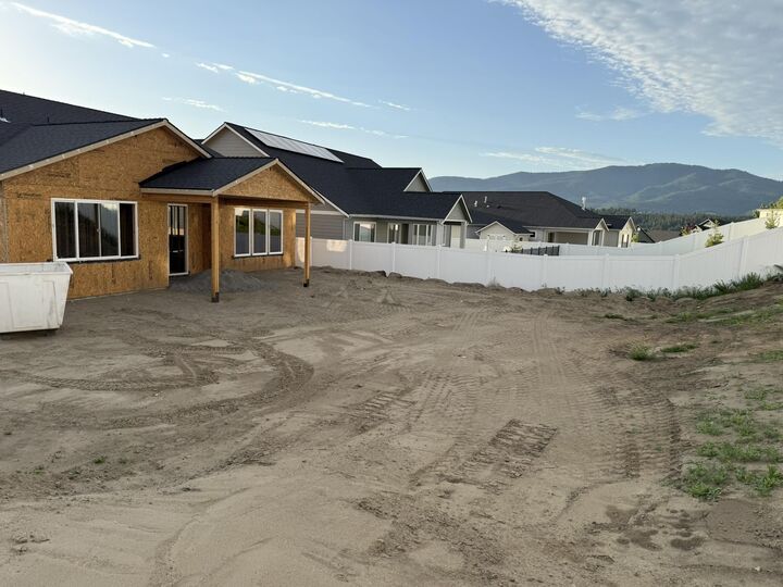 Property Photo:  18066 E Wind Rose Ct  WA 99016 