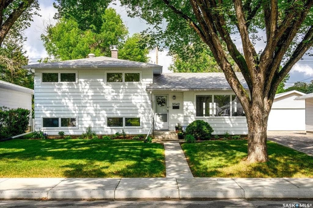 Property Photo: 3542 Queen Street SK S4S 2G3