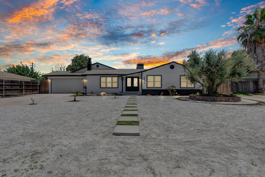Property Photo: 2512 S Linwood Street CA 93277