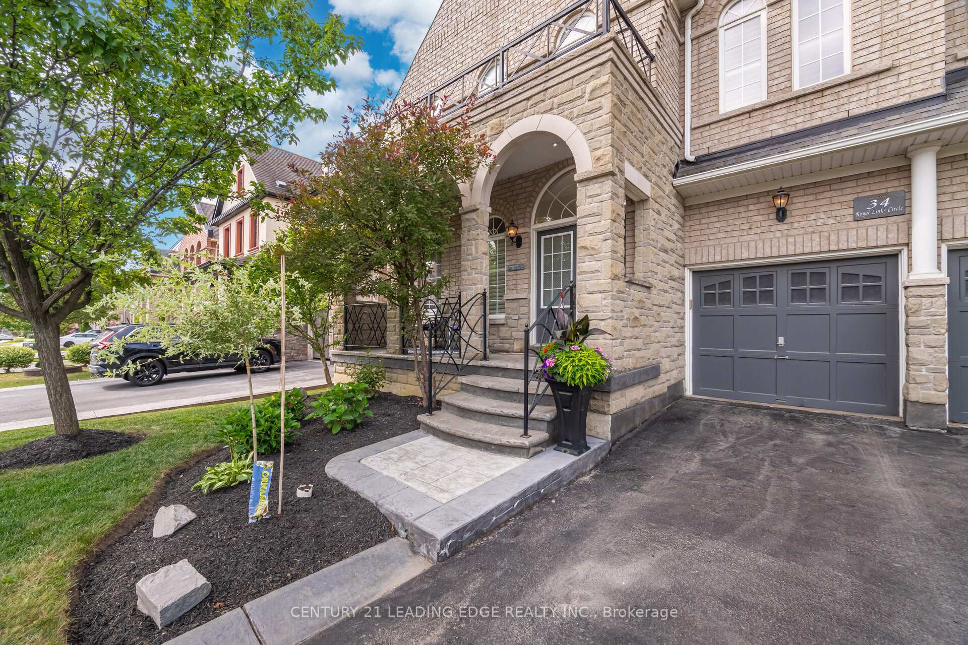 Property Photo:  34 Royal Links Circle  ON L6P 2Z9 