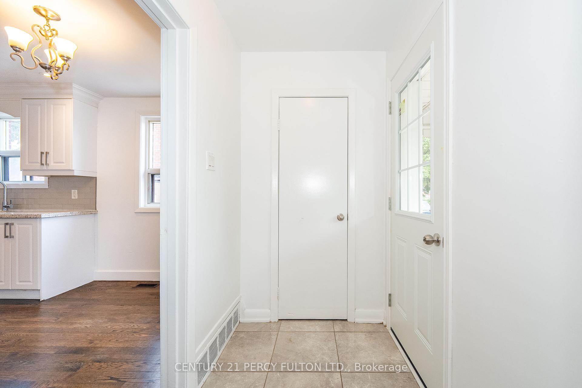 Photo de la propriété: 81 Maywood Parkway ON M1K 2H3