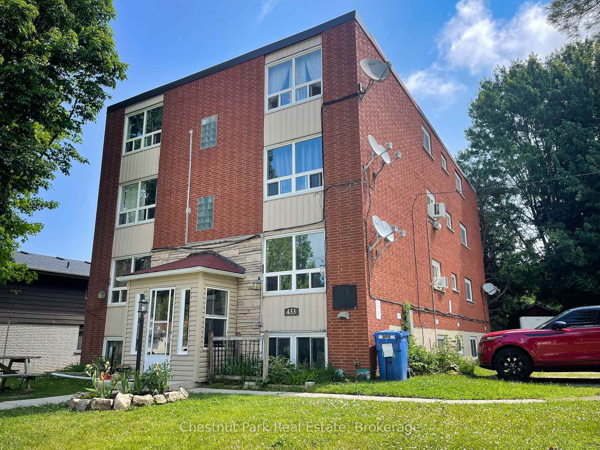 Property Photo: 433 Isaac Street ON N0H 2T0