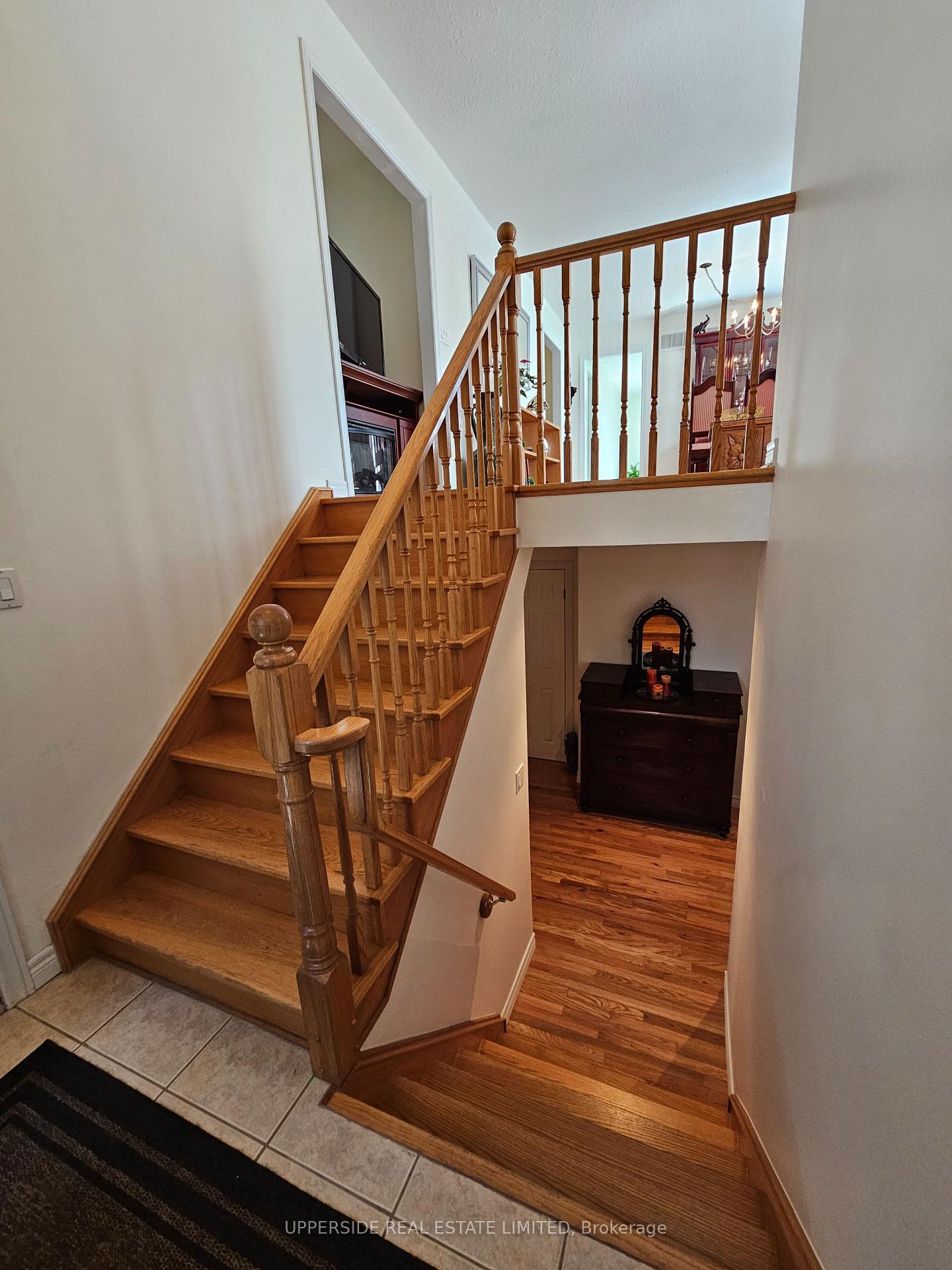 Photo de la propriété: 4 Kingsley Road S ON L7J 2Z5