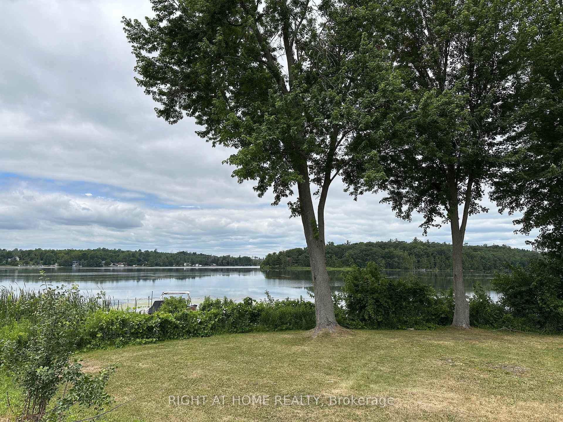 Property Photo: 42 Edgewater Drive ON K0K 2X0