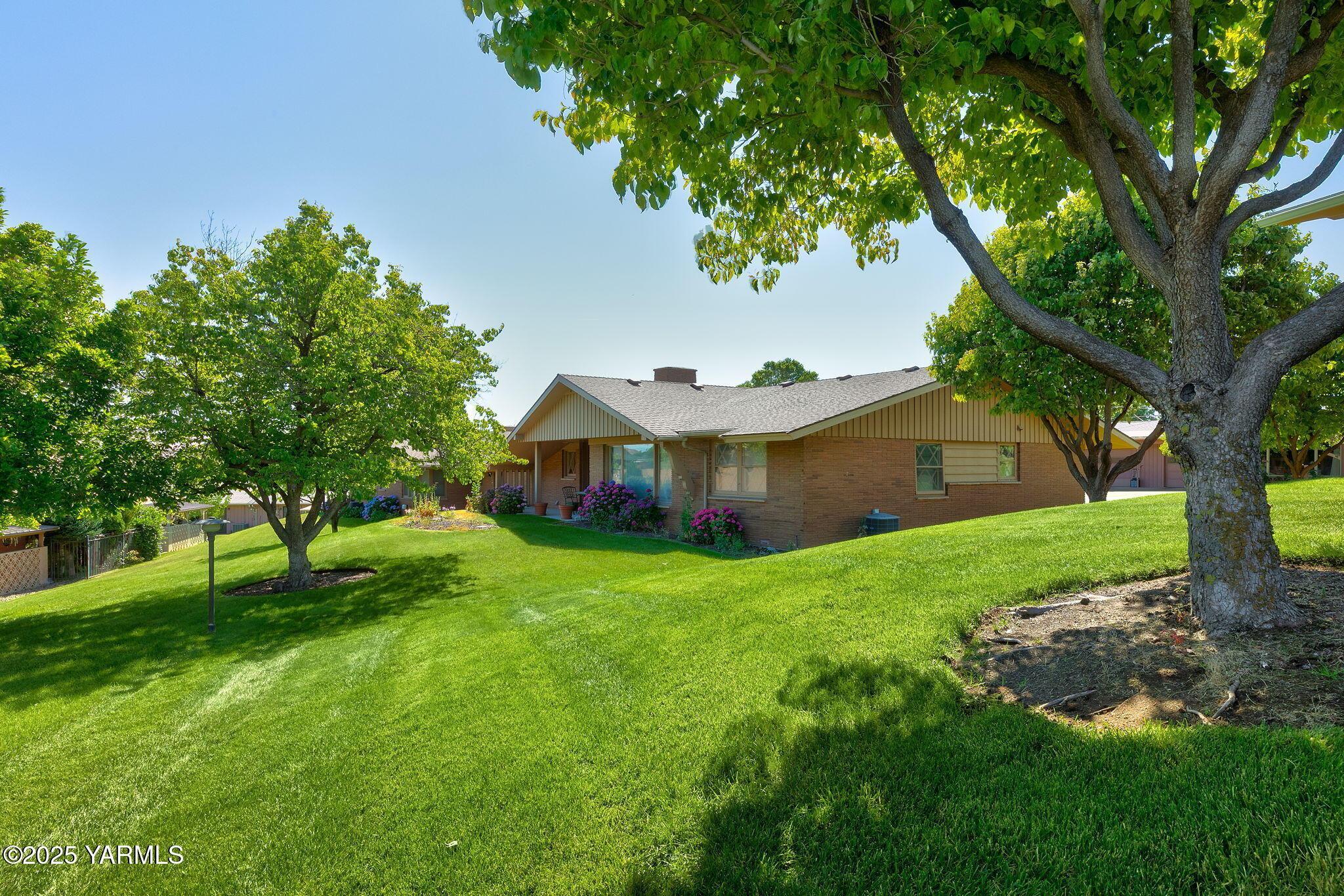 Property Photo: 3803 Eastview Dr WA 98902