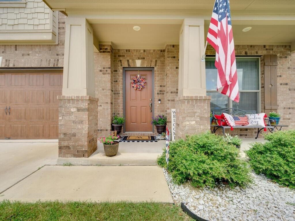Property Photo: 1304 Decatur Court TX 78641