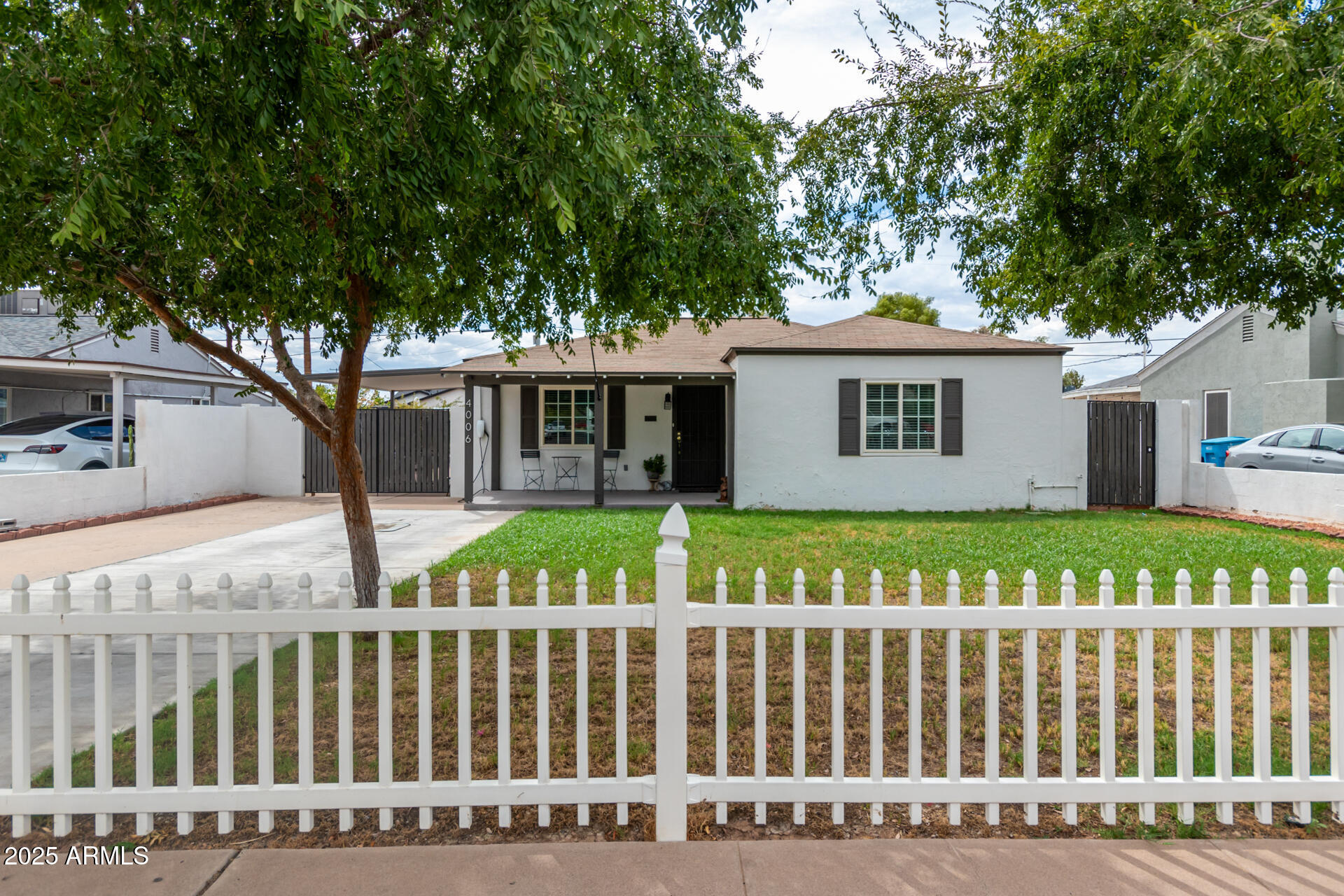 Property Photo: 4006 N 11th Avenue AZ 85013