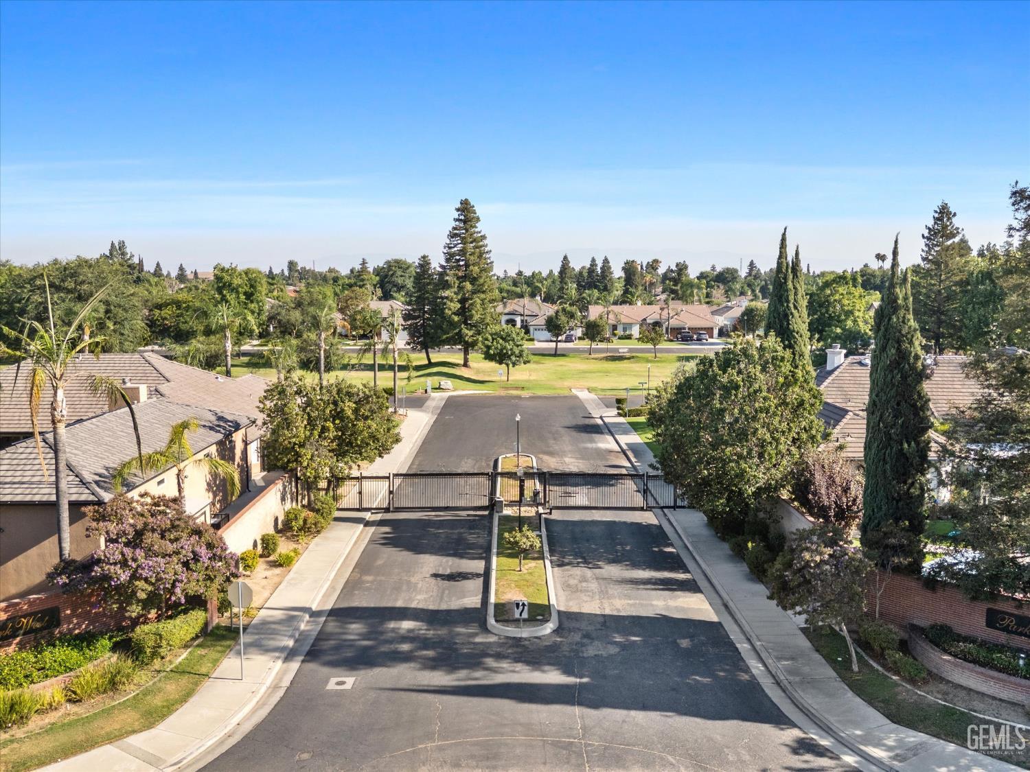 Property Photo: 6707 Park West Circle CA 93308