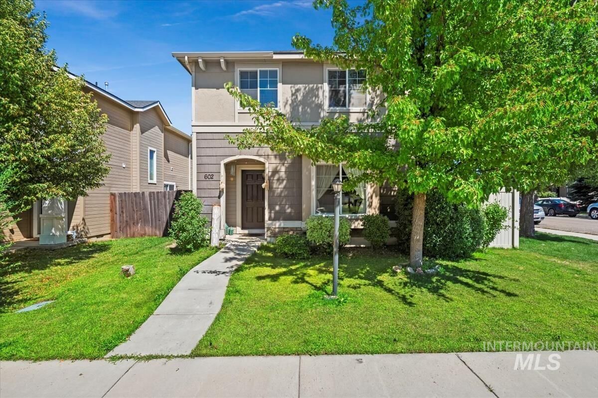 Property Photo: 602 N Carisbrooke Ave. ID 83642-5502