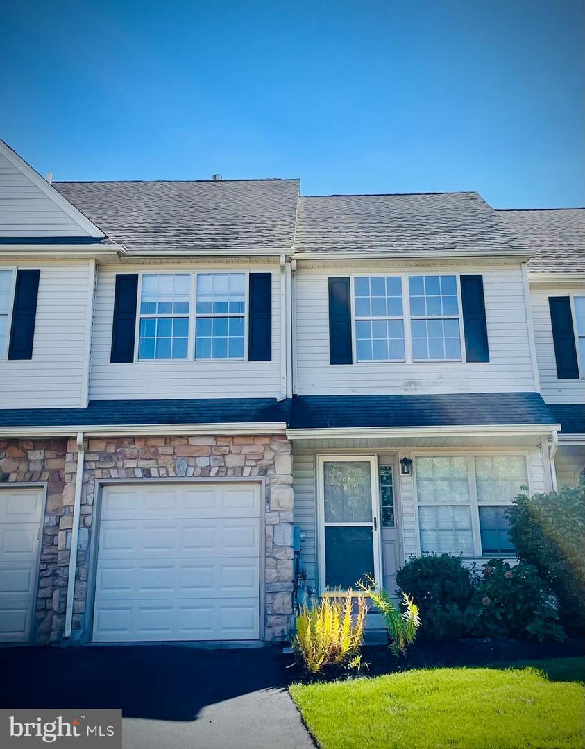 Property Photo: 1902 Royal Ct PA 19468