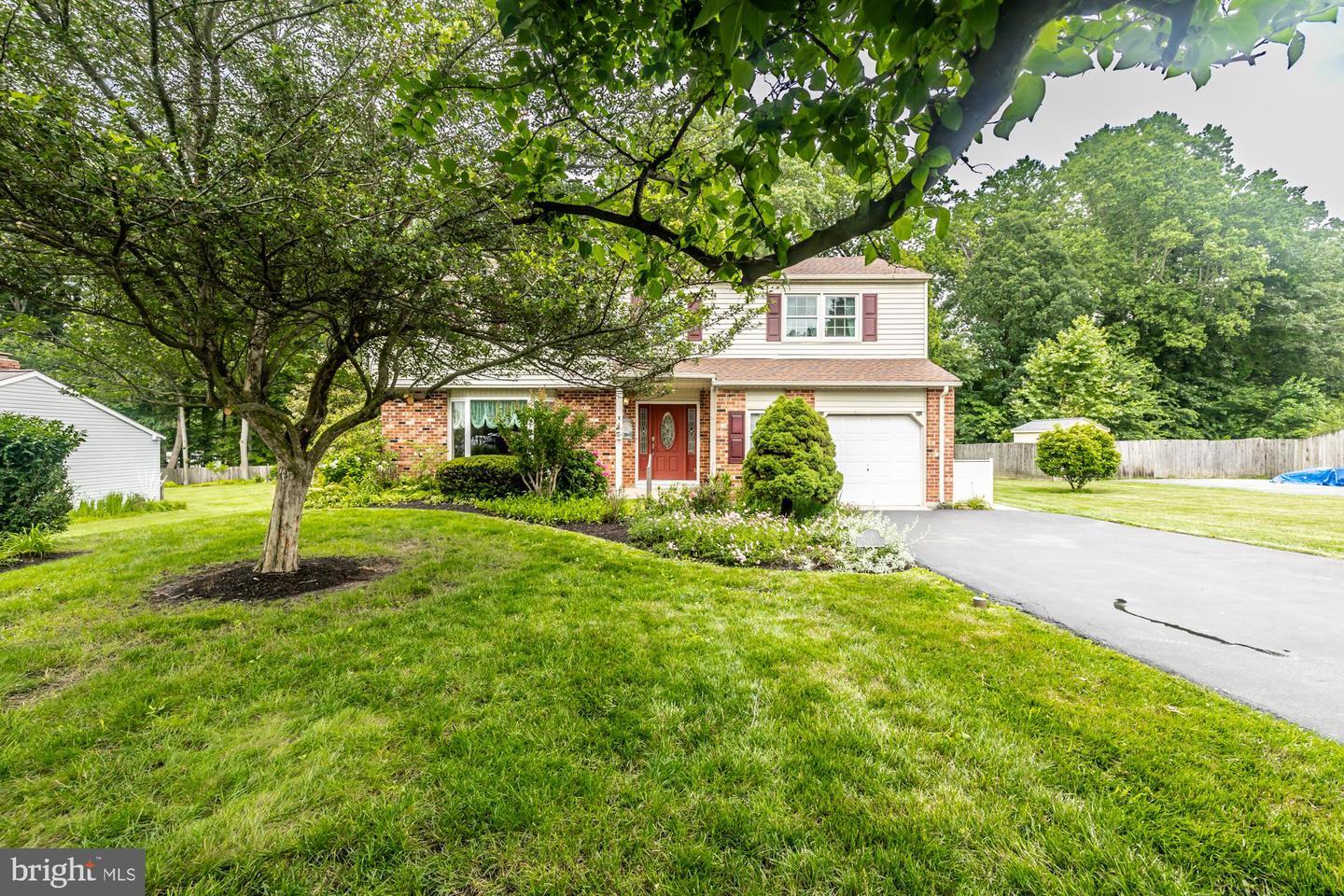 Property Photo: 106 Noel Circle PA 19341