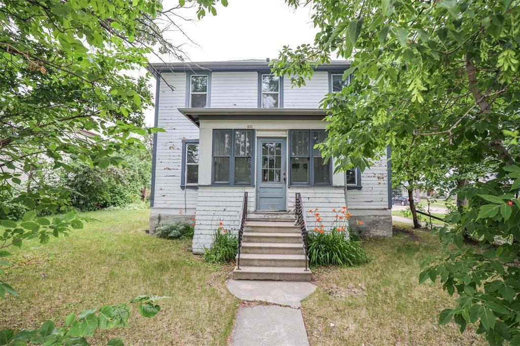Property Photo: 430 Charles Street MB R2W 4B7