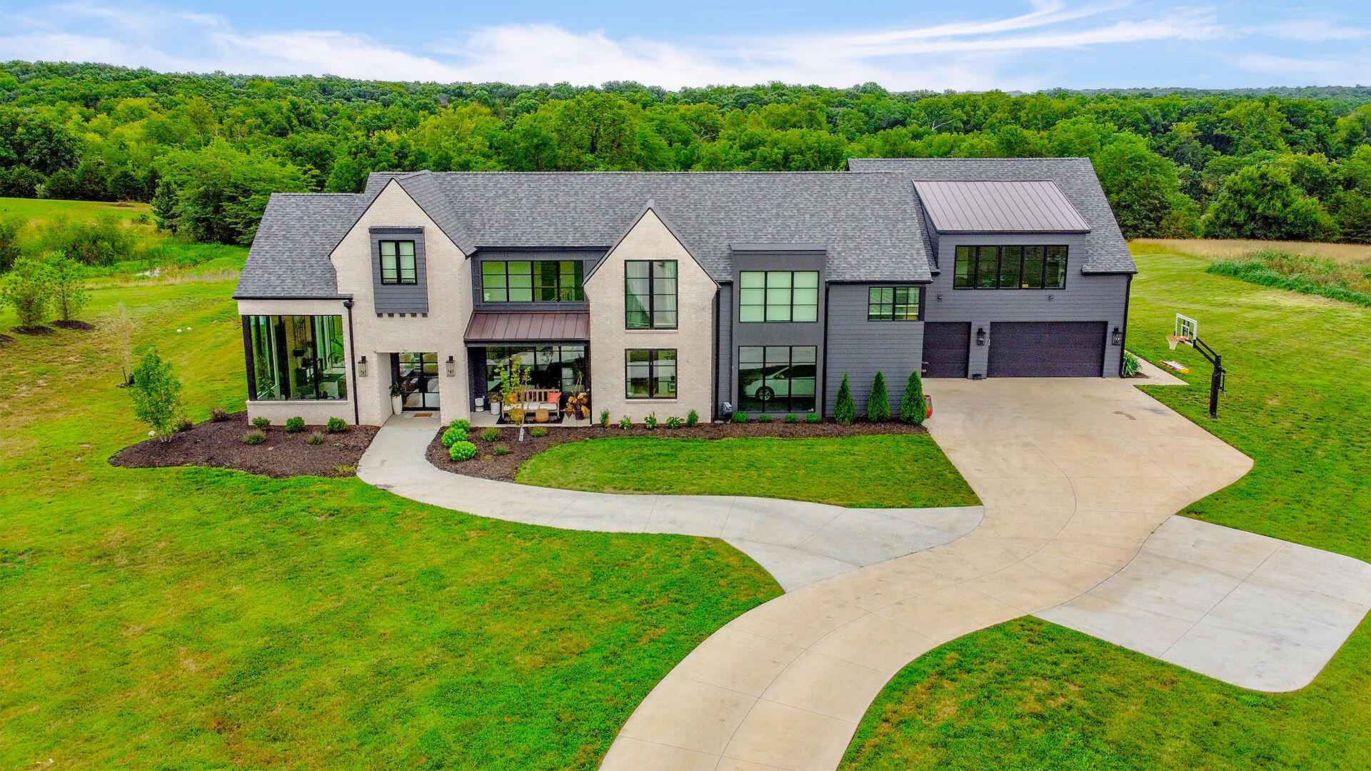 Property Photo: 6030 N Locust Grove Church Rd MO 65202
