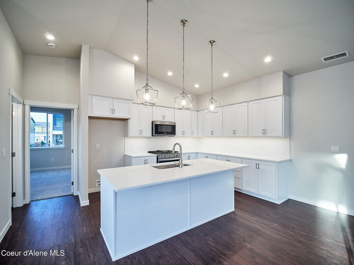 Property Photo: 962 E Railroad Ave ID 83854