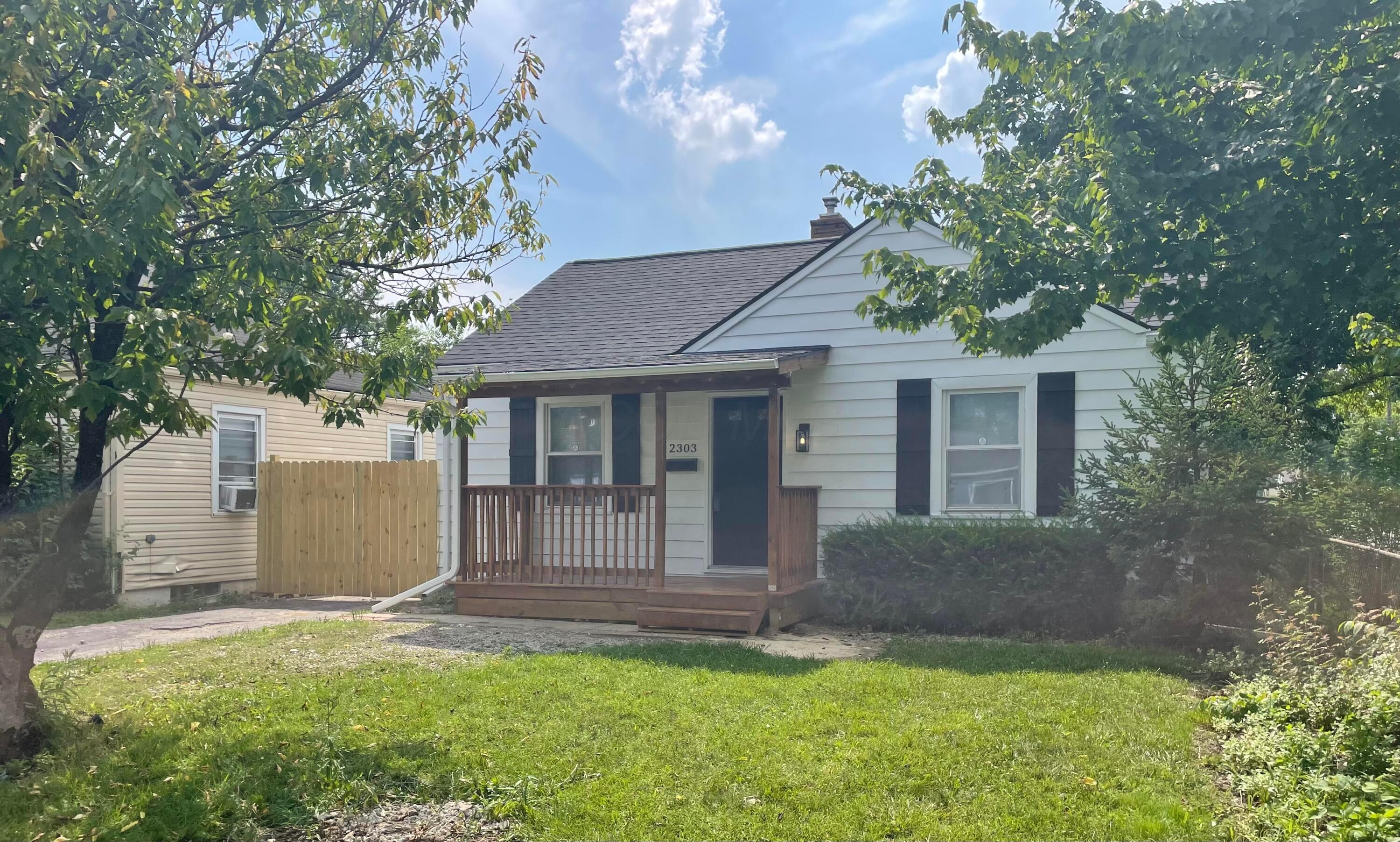 Property Photo: 2303 Howey Road OH 43211