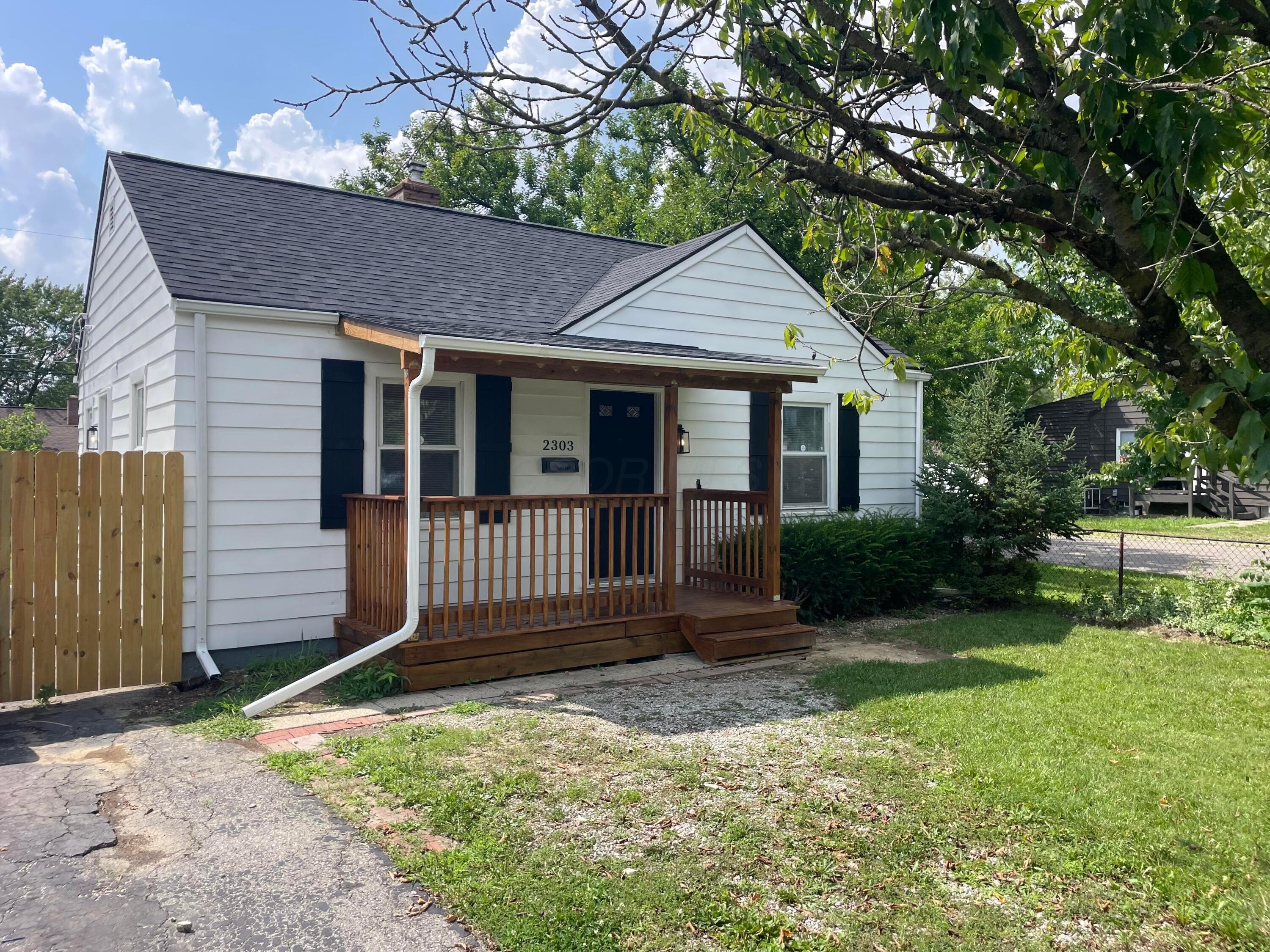 Property Photo:  2303 Howey Road  OH 43211 