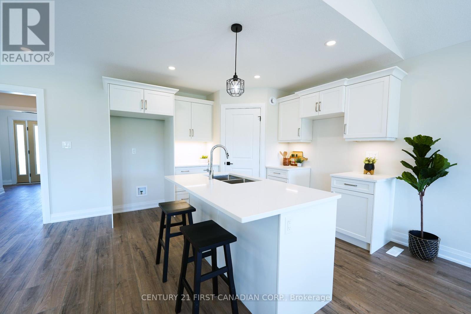 Property Photo: 666 Ketter Way ON N0N 1T0