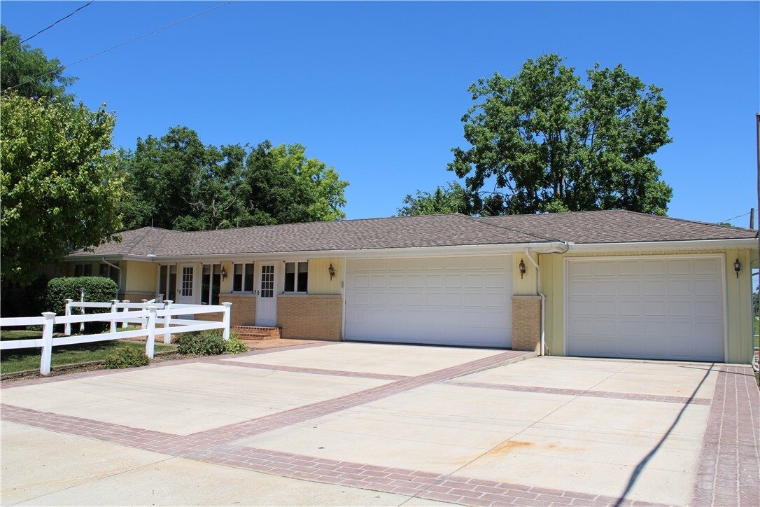 Property Photo: 805 N Will Street IL 62565