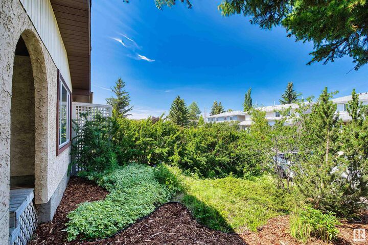 Property Photo:  11135 26 Avenue NW  AB T6J 5M7 