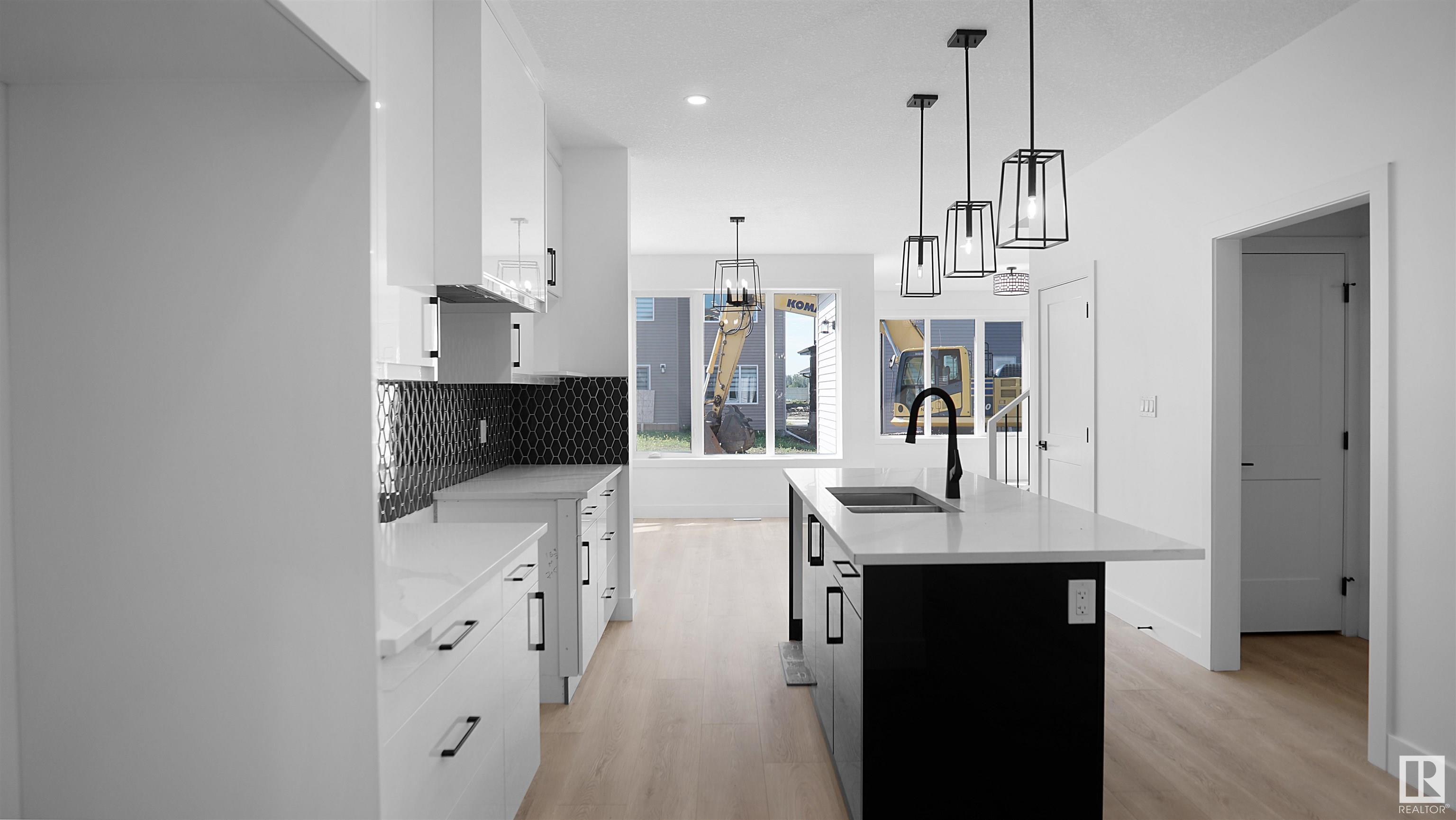 Property Photo:  711 31 Avenue NW  AB T6T 2V6 