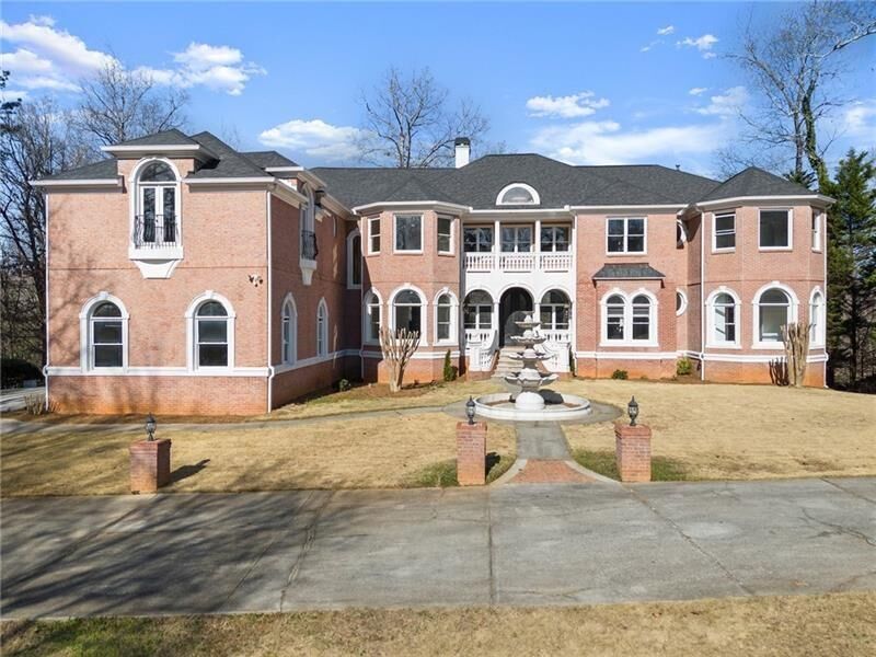 Property Photo: 10 Clubb Court GA 30005