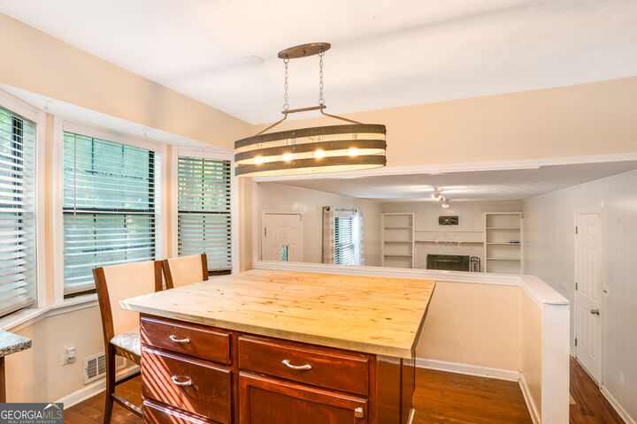 Property Photo:  484 Aberdeen Drive  GA 30083 