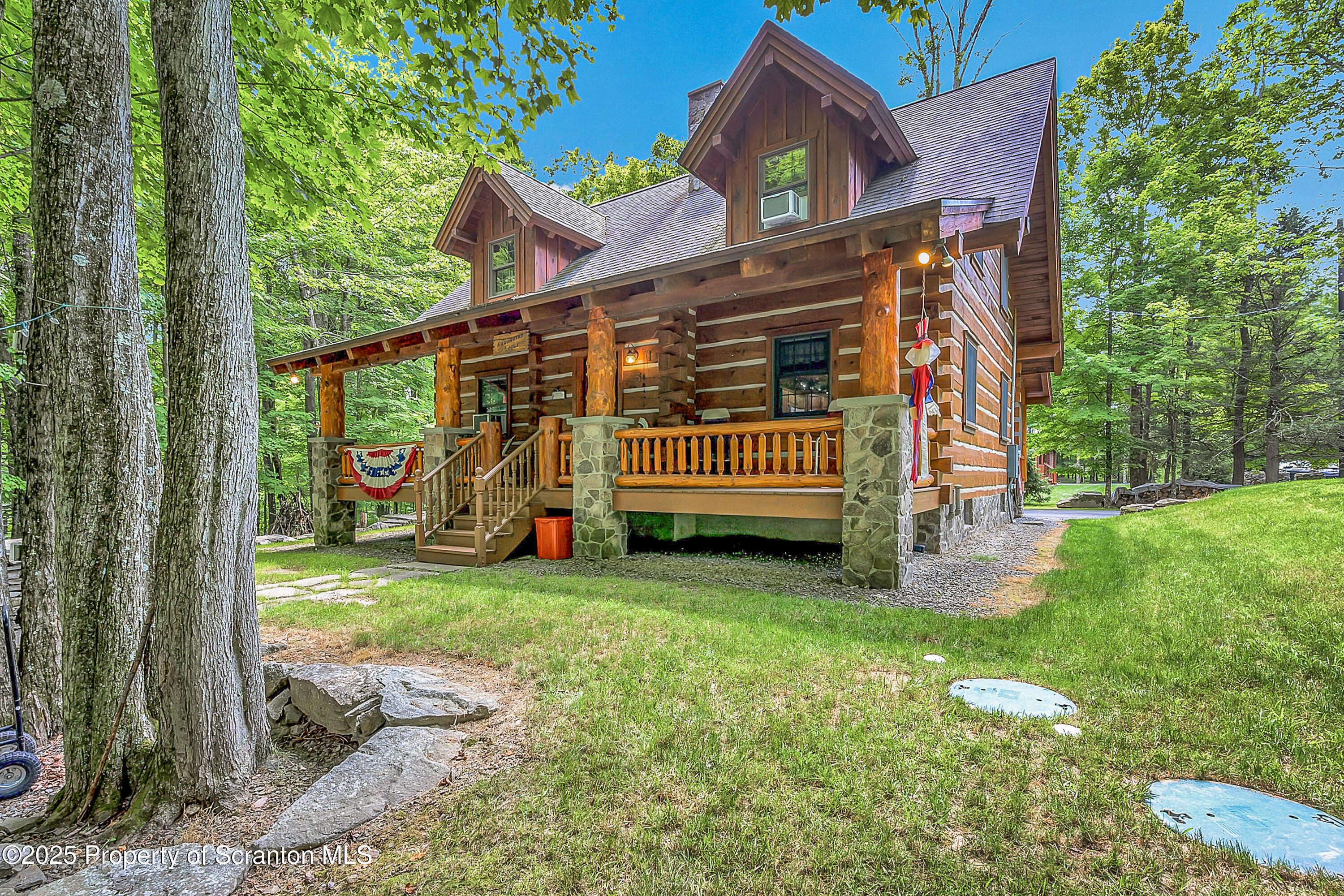 Property Photo: 5 Capricorn Circle PA 18436