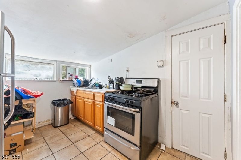 Property Photo:  68 Welton St  NJ 08901 