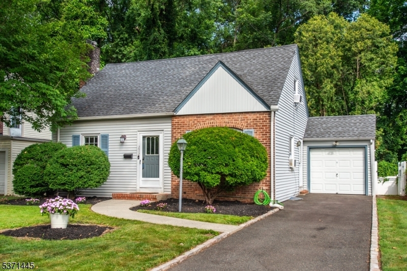 Property Photo: 272 Forest Dr NJ 07083