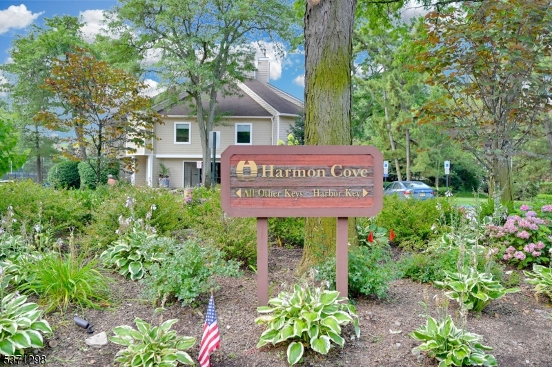 395 Whimbrel Ln 395  Secaucus Town NJ 07094 photo
