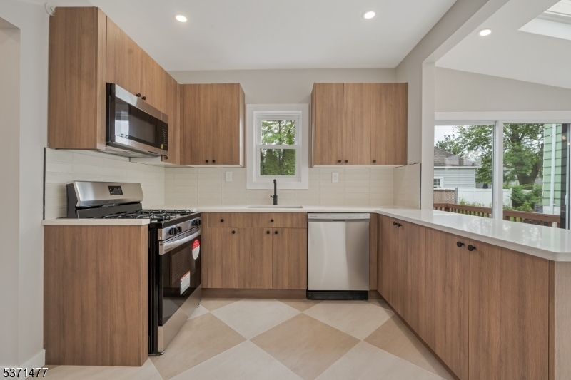 Property Photo: 1535 Leslie St NJ 07205