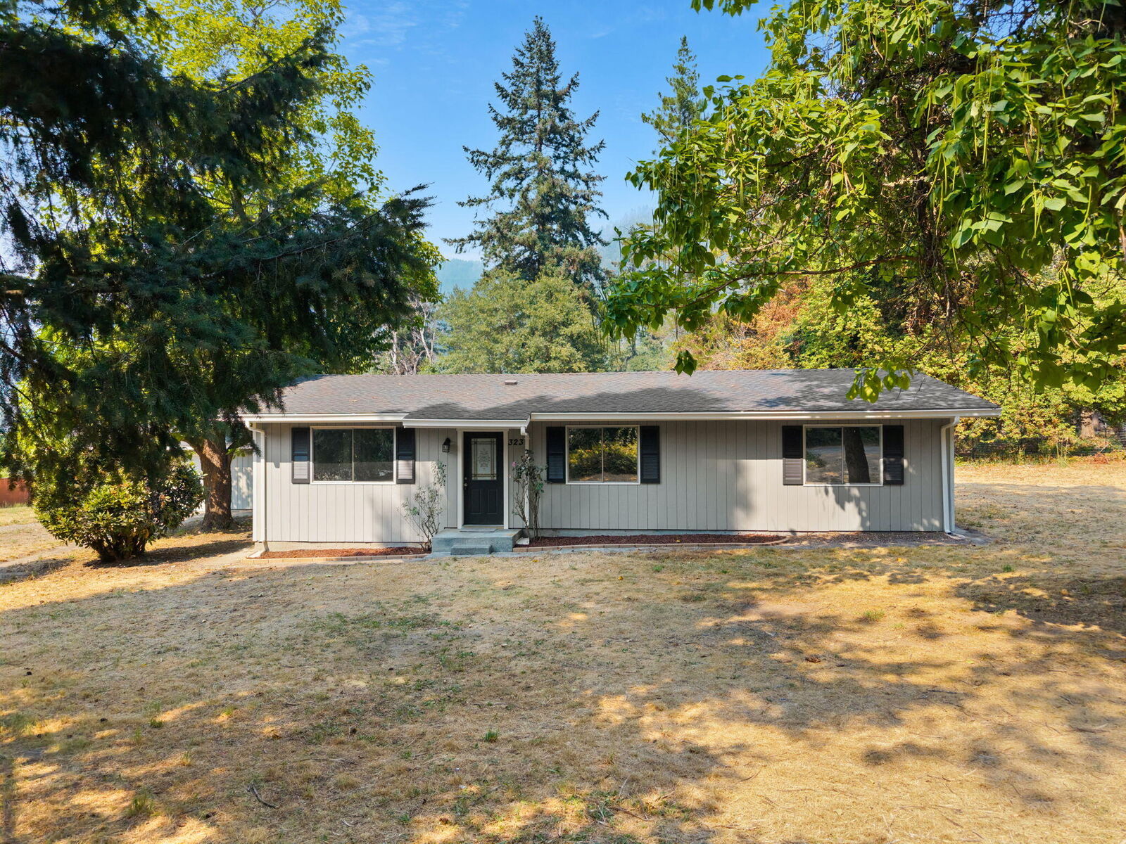 Property Photo: 323 Sunset Place CA 95573