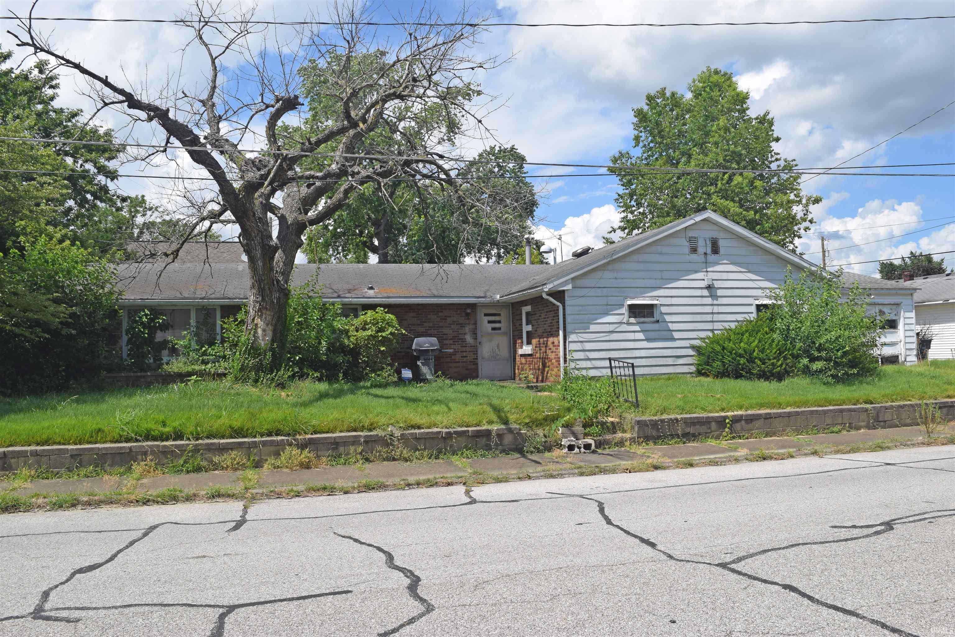 Property Photo: 2601 N Heidelbach Avenue IN 47711