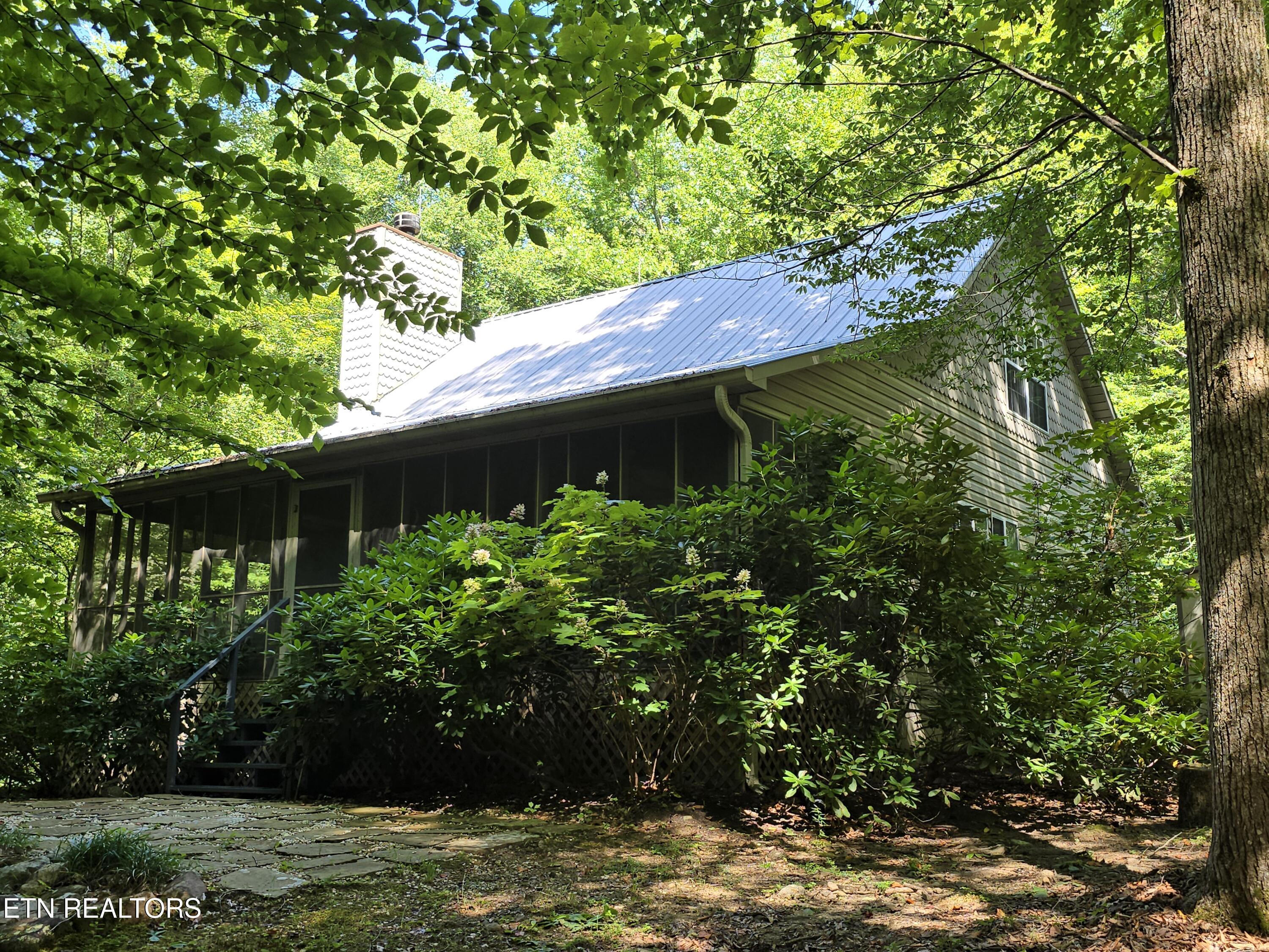 Property Photo: 1316 E Miller'S Cove Rd TN 37886