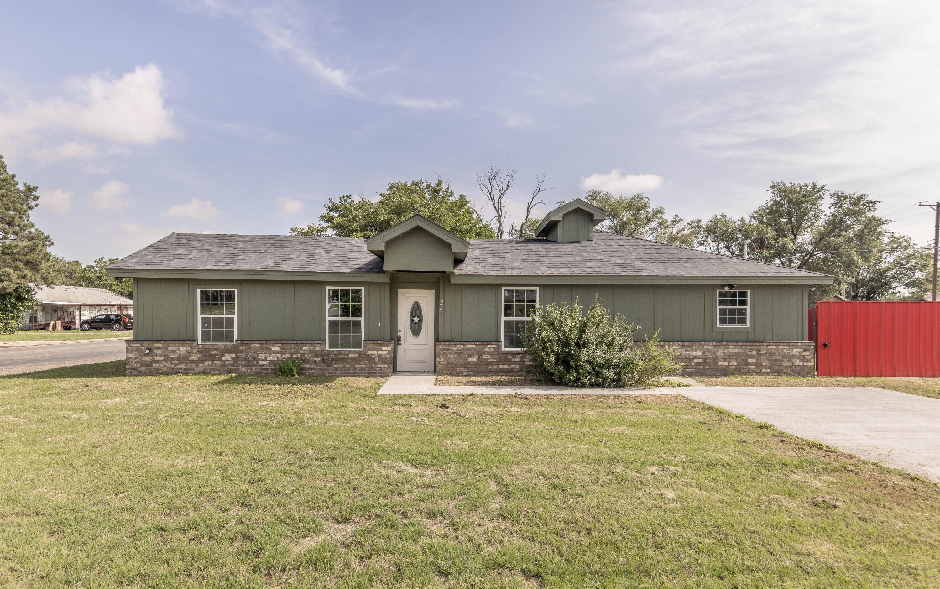 Property Photo: 221 W 3rd Street TX 79329
